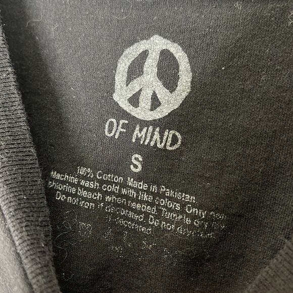 PEACE OF MIND Black Skeleton Flower Graphic Unisex Style Short Sleeve Top Small - Picture 2 of 7